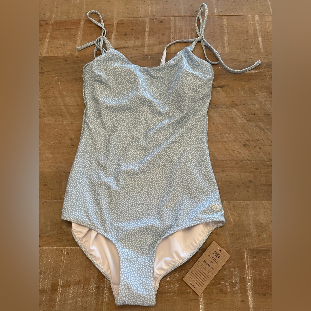 Albion - The Birdie One-Piece Swimsuit. Size M